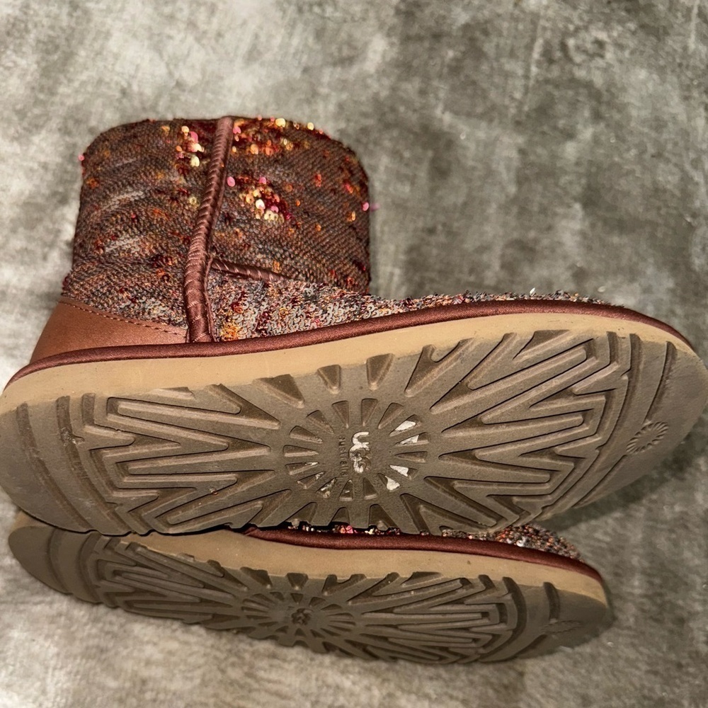 Ugg classic short boots sequin brown silver color changing size 6 US - Picture 3 of 7